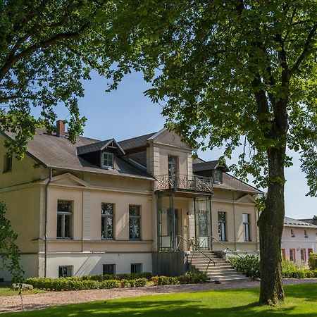 Gutshof Gross Behnkenhagen Apartment Exterior foto