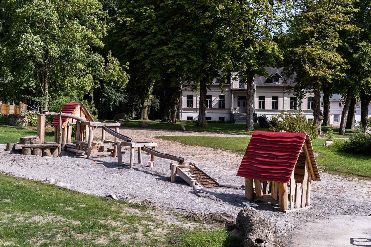 Gutshof Gross Behnkenhagen Apartment Exterior foto