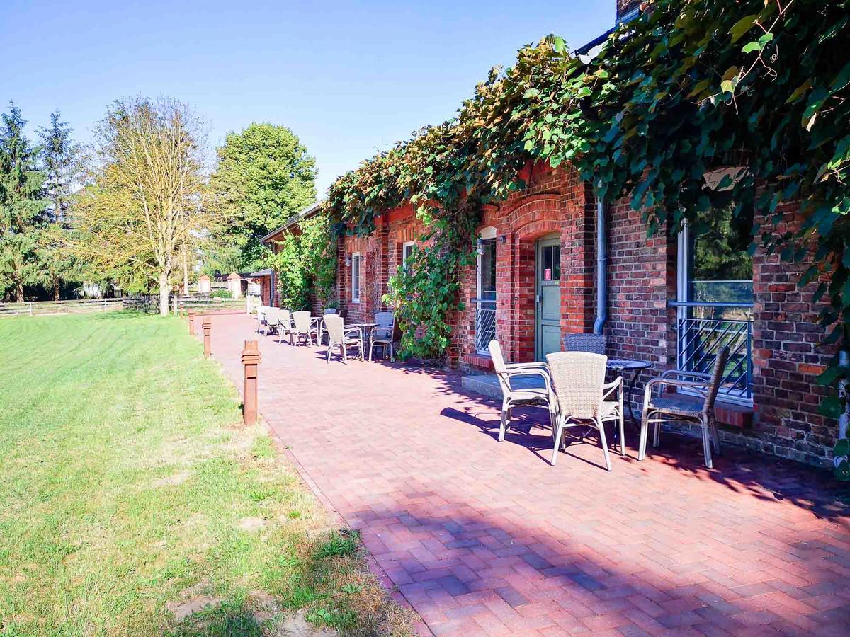 Gutshof Gross Behnkenhagen Apartment Exterior foto