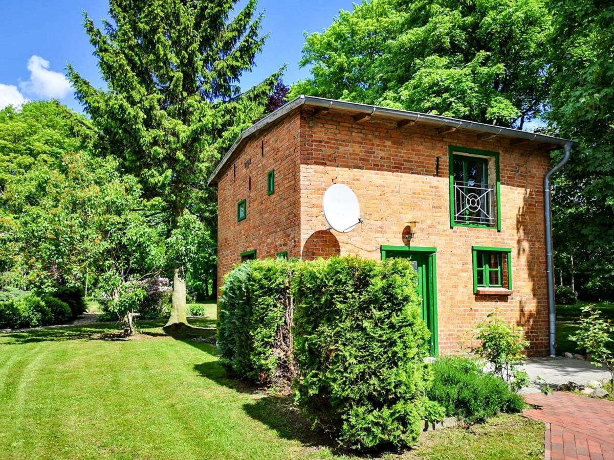 Gutshof Gross Behnkenhagen Apartment Exterior foto