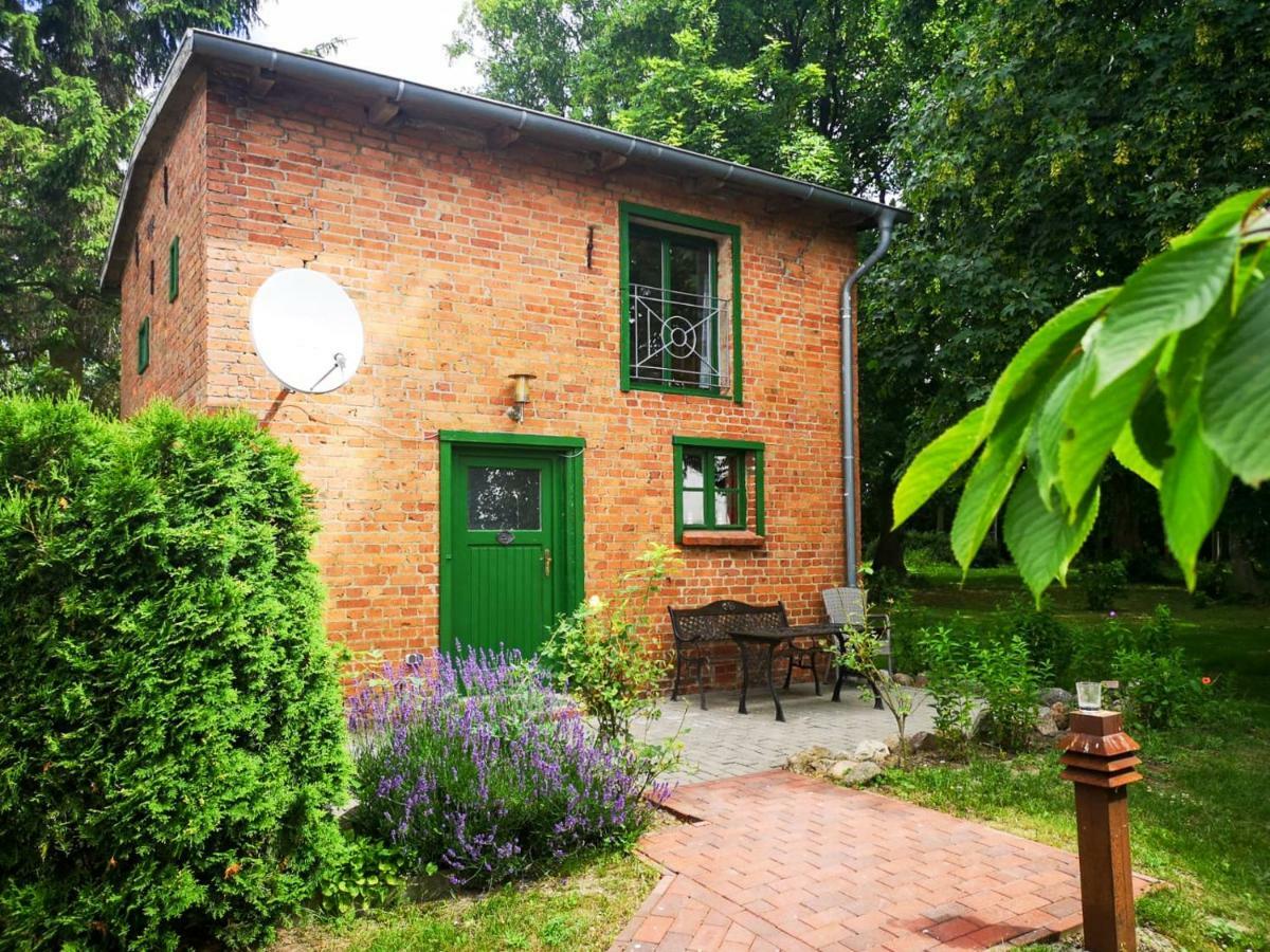 Gutshof Gross Behnkenhagen Apartment Exterior foto